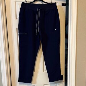 Figs NWOT Technical Collection Scrub Top in Navy